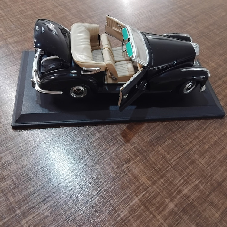 ماکت فلزی مرسدس بنز کلاسیک مدلs 300 (maisto) سال 1955